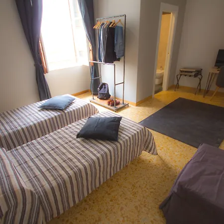 ゲストハウス La Lepre Felice-bovio