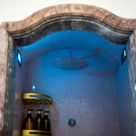 ゲストハウス La Lepre Felice-bovio